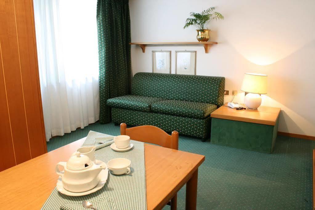 Residence Hotel Sport Campiglio Madonna di Campiglio Bagian luar foto